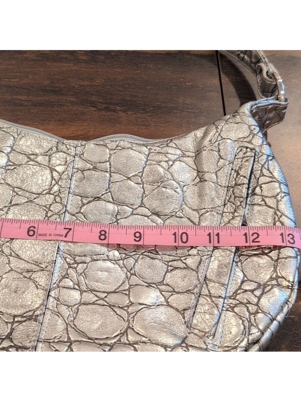 Vintage Pinky Bag Genuine Leather, Silver Textured, Zipper On Top, Many Pockets - Picture 4 of 5